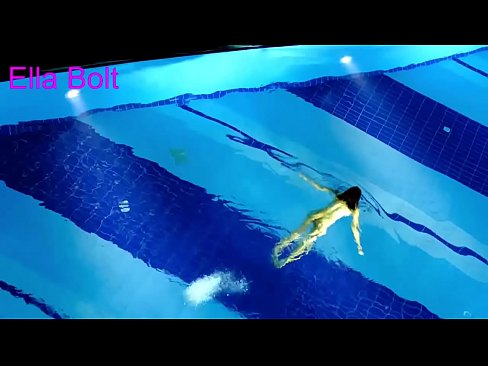 ❤️ म हेर्न रोक्न सक्दिन, जवान गोरा ELLA BOLT रिसोर्ट पूलमा नग्न पौडी खेल्दै समातियो ☑  अश्लील ne.dickies-shop.ru मा  ❤